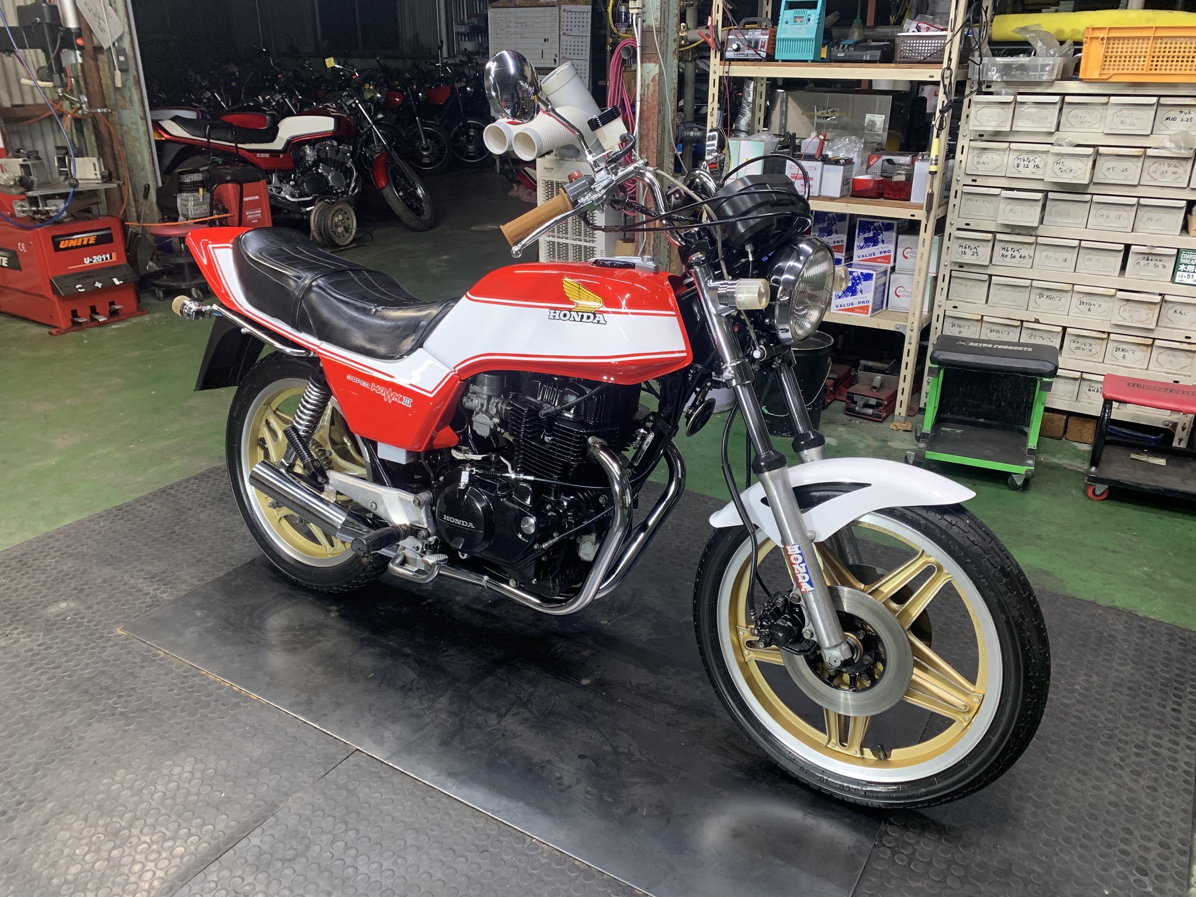 ビ*ト様 HONDA ホークIII　CB250N CB400N 中部限定カラー ビ*ト様 HONDA ホークIII CB250N CB400N 中部限定カラー CB400N